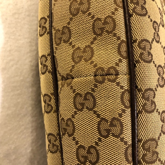GUCCI Crescent Half Moon Hobo Bag Retailed @$995 - Picture 11 of 16